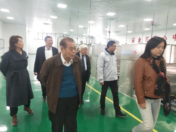 中宣部原副部长一行参观江苏乾宝生物科技